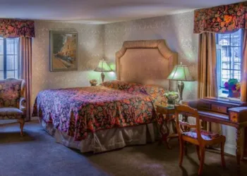 Red Coach Inn hotel thumbnail 6