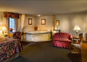 Red Coach Inn hotel thumbnail 7