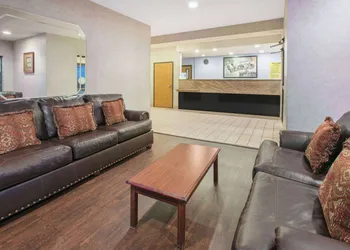 Super 8 by Wyndham Garland North Dallas Area hotel thumbnail 2