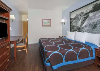 Super 8 by Wyndham Garland North Dallas Area hotel thumbnail 7