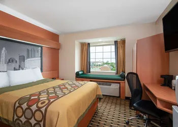 Super 8 by Wyndham Columbus West hotel thumbnail 3