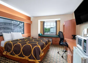 Super 8 by Wyndham Columbus West hotel thumbnail 5