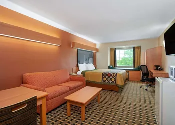 Super 8 by Wyndham Columbus West hotel thumbnail 7