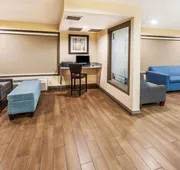 Super 8 by Wyndham Calgary/Airport hotel detail image 3