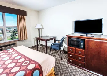 Super 8 by Wyndham Calgary/Airport hotel thumbnail 6