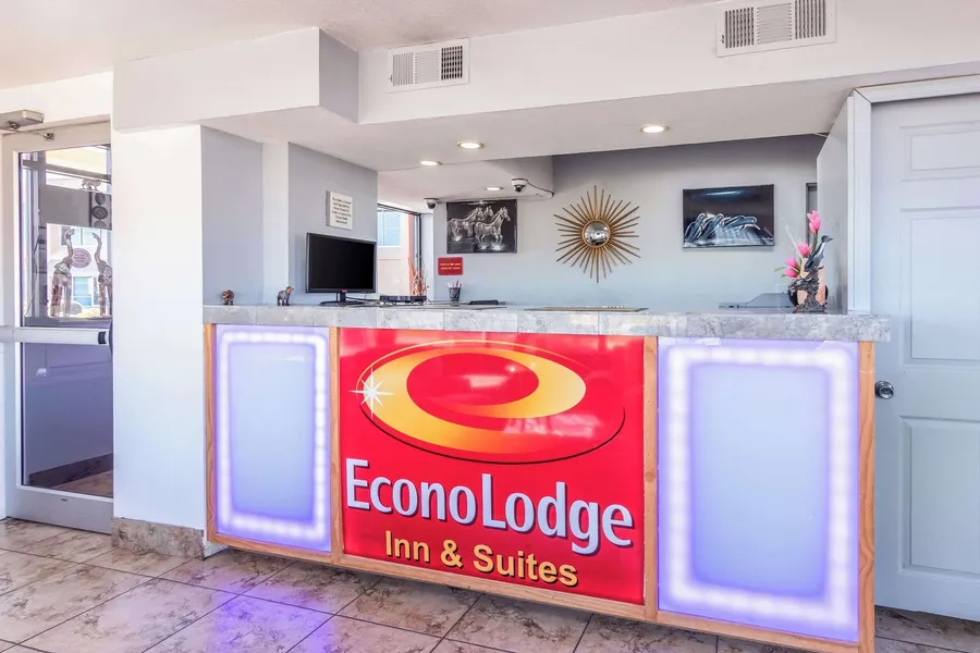 Econo Lodge Inn & Suites Macon North hotel detail image 2