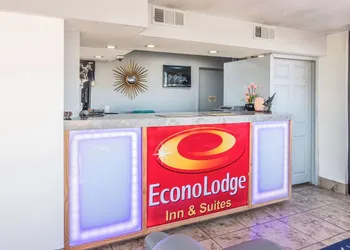 Econo Lodge Inn & Suites Macon North hotel thumbnail 3