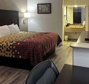 Econo Lodge Inn & Suites Macon North hotel detail image 7
