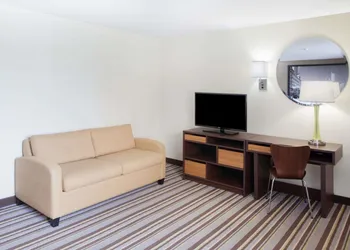 Super 8 by Wyndham Chicago/Rosemont/O'Hare/SE hotel thumbnail 7