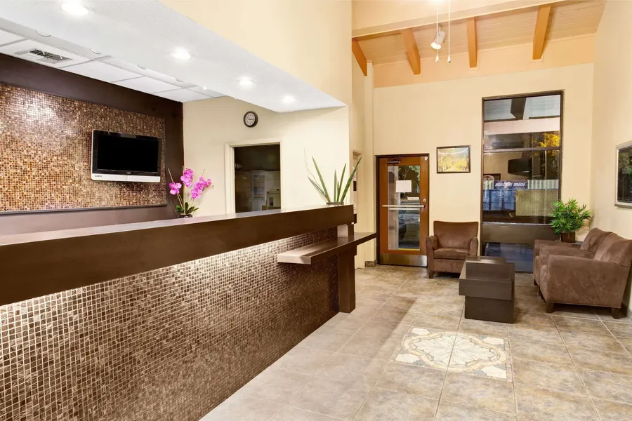 Super 8 by Wyndham Kissimmee/Maingate/Orlando Area hotel detail image 2