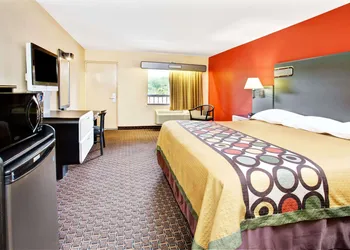 Super 8 by Wyndham Kissimmee/Maingate/Orlando Area hotel thumbnail 4