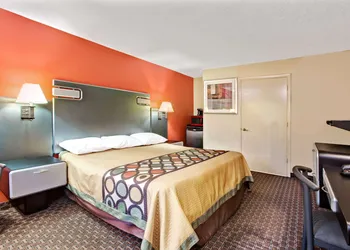 Super 8 by Wyndham Kissimmee/Maingate/Orlando Area hotel thumbnail 6
