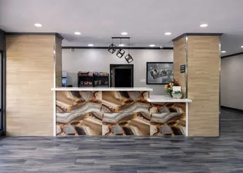 Super 8 by Wyndham Pasadena hotel thumbnail 2