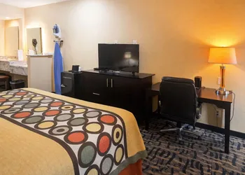 Super 8 by Wyndham Pasadena hotel thumbnail 5