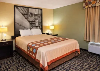 Super 8 by Wyndham Pasadena hotel thumbnail 7