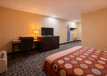 Super 8 by Wyndham Pasadena hotel thumbnail 8