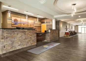 Days Inn & Suites by Wyndham Brooks hotel thumbnail 2