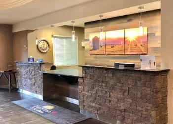 Days Inn & Suites by Wyndham Brooks hotel thumbnail 3