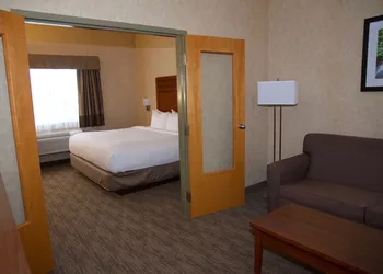 Days Inn & Suites by Wyndham Brooks hotel thumbnail 7