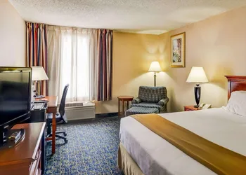 Quality Inn Spring Mills - Martinsburg North hotel thumbnail 7