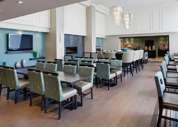 Hampton Inn & Suites by Hilton Toronto Airport hotel thumbnail 2