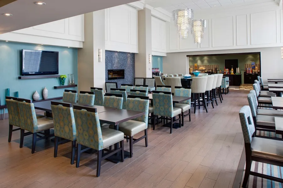 Hampton Inn & Suites by Hilton Toronto Airport hotel detail image 2