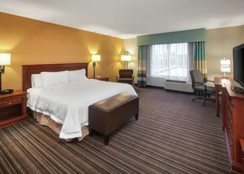 Hampton Inn & Suites by Hilton Toronto Airport hotel thumbnail 4