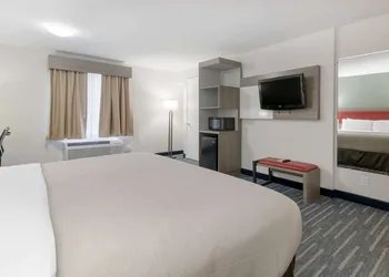 Quality Inn Lebanon - Hanover hotel thumbnail 5