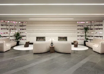 DoubleTree by Hilton Montreal hotel thumbnail 2