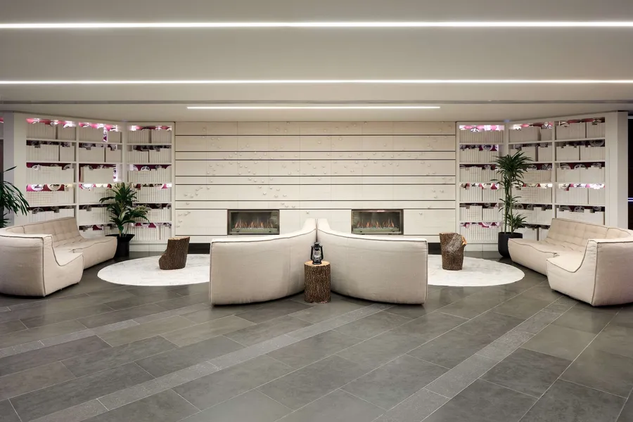 DoubleTree by Hilton Montreal hotel detail image 2