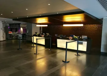 DoubleTree by Hilton Montreal hotel thumbnail 3