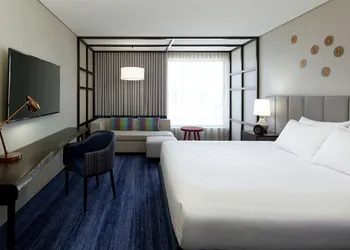 DoubleTree by Hilton Montreal hotel thumbnail 6