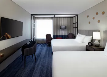 DoubleTree by Hilton Montreal hotel thumbnail 7