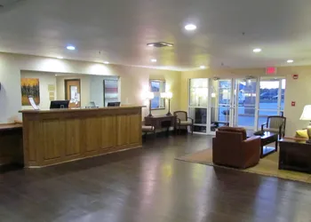 Oak Hill Inn & Suites hotel thumbnail 2