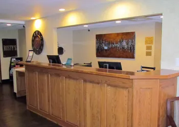 Oak Hill Inn & Suites hotel thumbnail 3