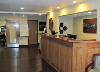 Oak Hill Inn & Suites hotel thumbnail 4