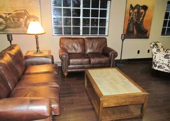 Oak Hill Inn & Suites hotel thumbnail 6