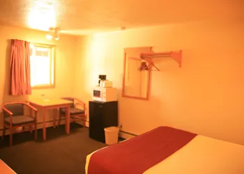 Econo Lodge Inn & Suites Montrose - Black Canyon Area hotel thumbnail 5