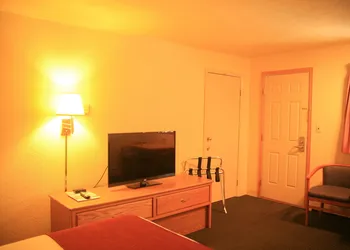 Econo Lodge Inn & Suites Montrose - Black Canyon Area hotel thumbnail 6