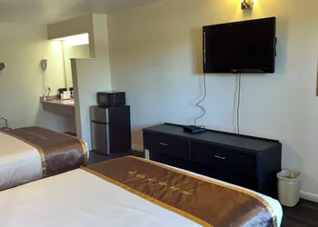Econo Lodge Inn & Suites Montrose - Black Canyon Area hotel thumbnail 8