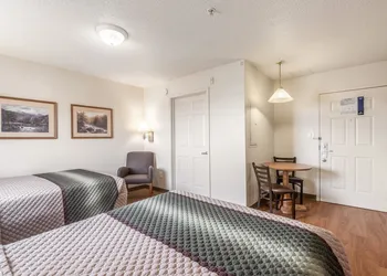 HomeTowne Studios & Suites by Red Roof Charlotte - Concord hotel thumbnail 3