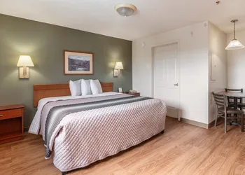 HomeTowne Studios & Suites by Red Roof Charlotte - Concord hotel thumbnail 6