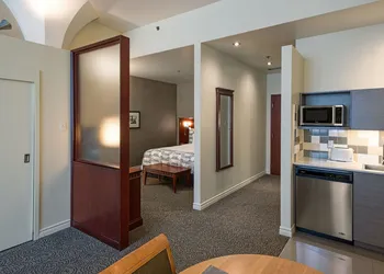 Le Square Phillips Hotel And Suites hotel thumbnail 5