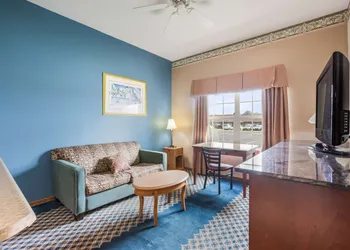 Americas Best Value Inn & Suites Three Rivers hotel thumbnail 2