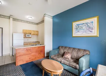 Americas Best Value Inn & Suites Three Rivers hotel thumbnail 3