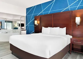 Comfort Suites Southfield/Detroit hotel thumbnail 4