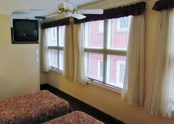 Madison Manor Boutique Hotel hotel thumbnail 5