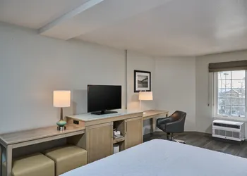 Hampton Inn & Suites Hermosa Beach hotel thumbnail 6