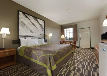 Super 8 by Wyndham Chatsworth/Dalton hotel thumbnail 3