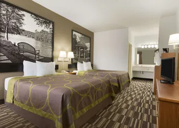 Super 8 by Wyndham Chatsworth/Dalton hotel thumbnail 6